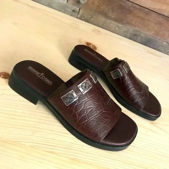 Minnetonka Leather Slip On Sandals - Picture 3 of 5